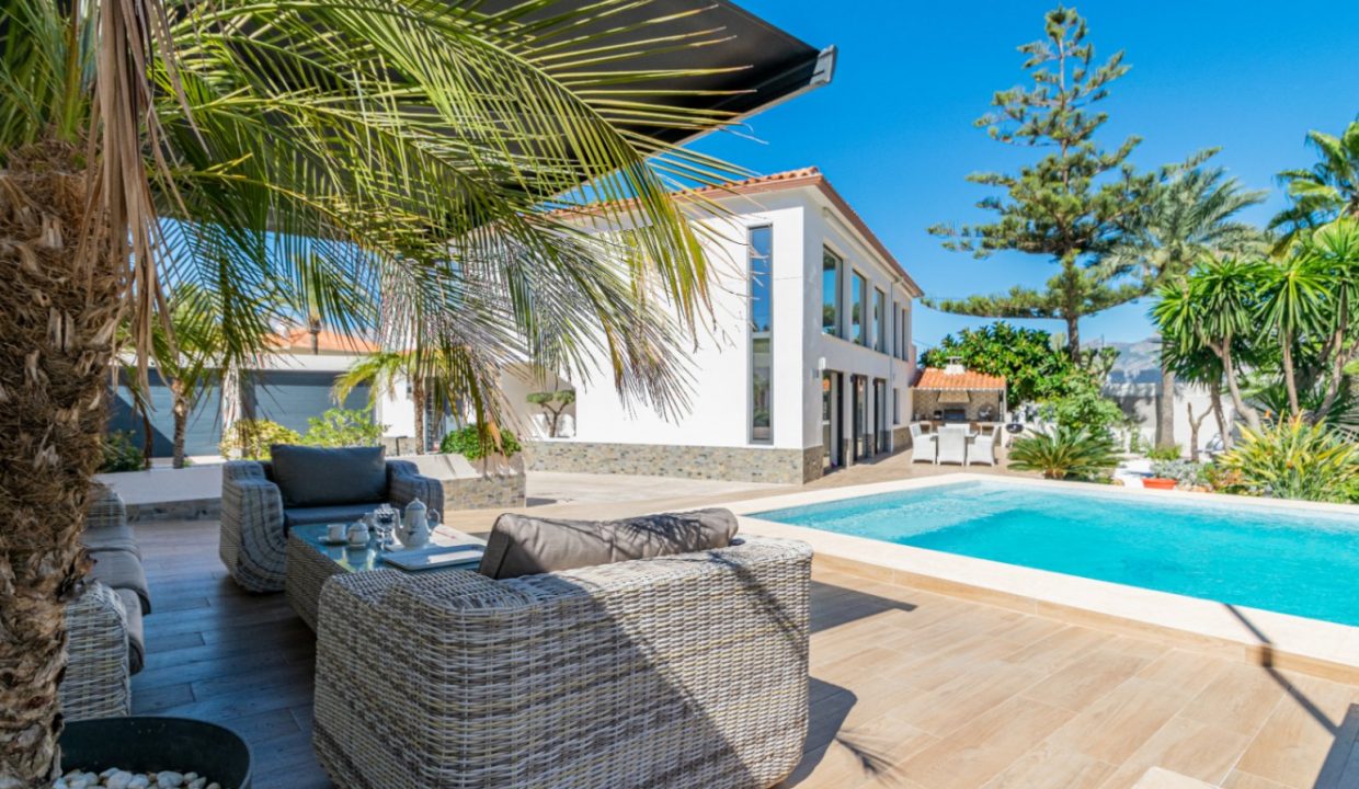 Promoción Villa con maravilloso jardín, obra nueva en l'Albir (Revista)