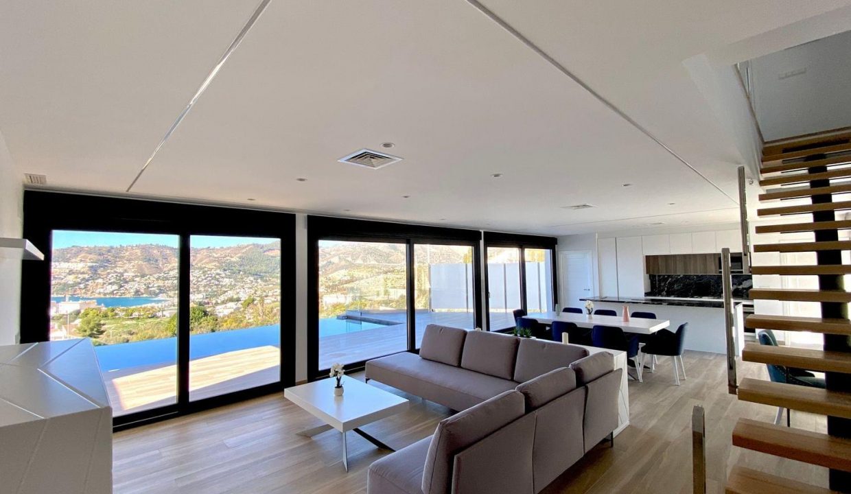 Promoción Urb. Valdemar, obra nueva en La Herradura (Revista)