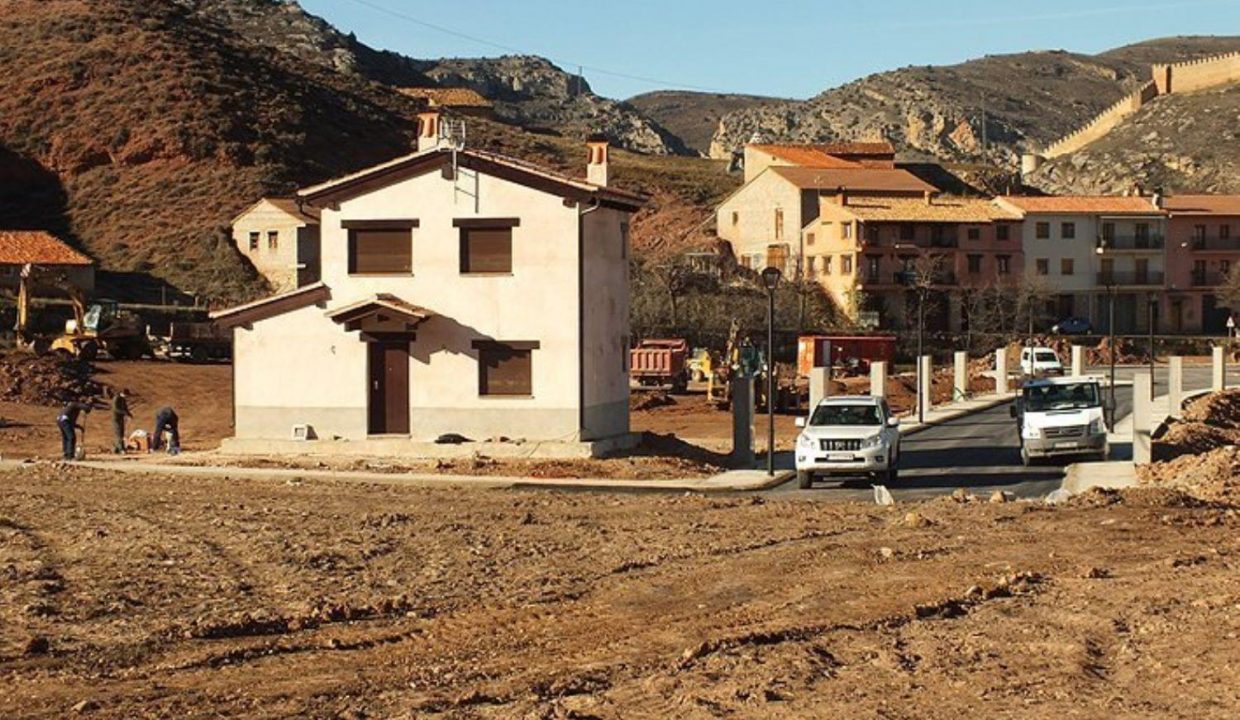 Promoción Los Llanos, obra nueva en Albarracín (Revista)