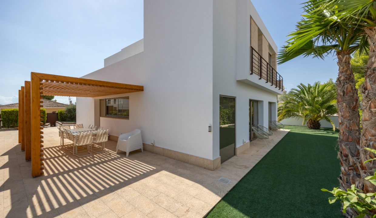 Promoción Villa con irradia elegancia y lujo moder, obra nueva en La Nucía (Revista)