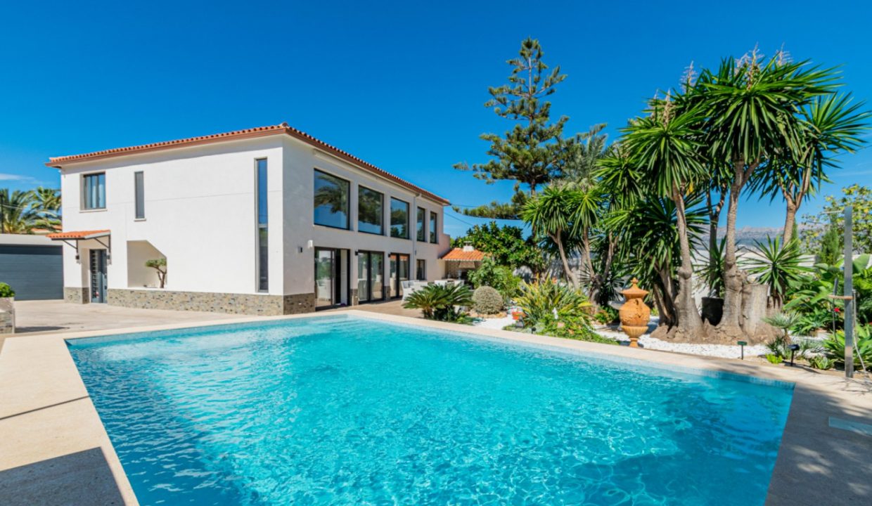 Promoción Villa con maravilloso jardín, obra nueva en l'Albir (Revista)