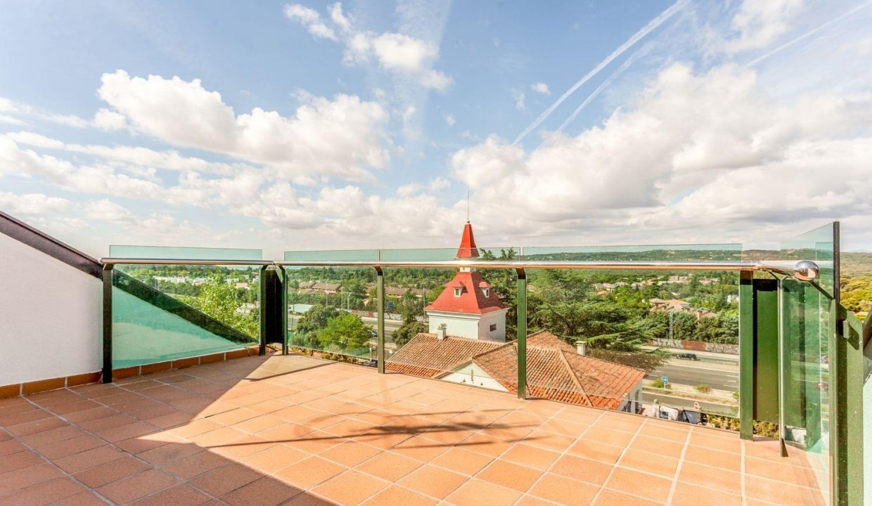 Promoción Chalets independientes en Av Comunidad de Madrid, Torrelodones (Madrid), obra nueva en Torrelodones Colonia (Revista)
