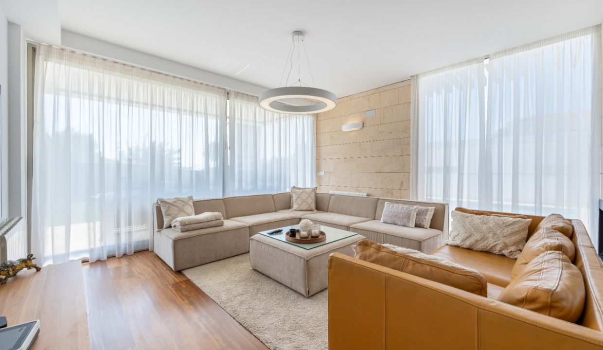 Promoción Villa con irradia elegancia y lujo moder, obra nueva en La Nucía (Revista)