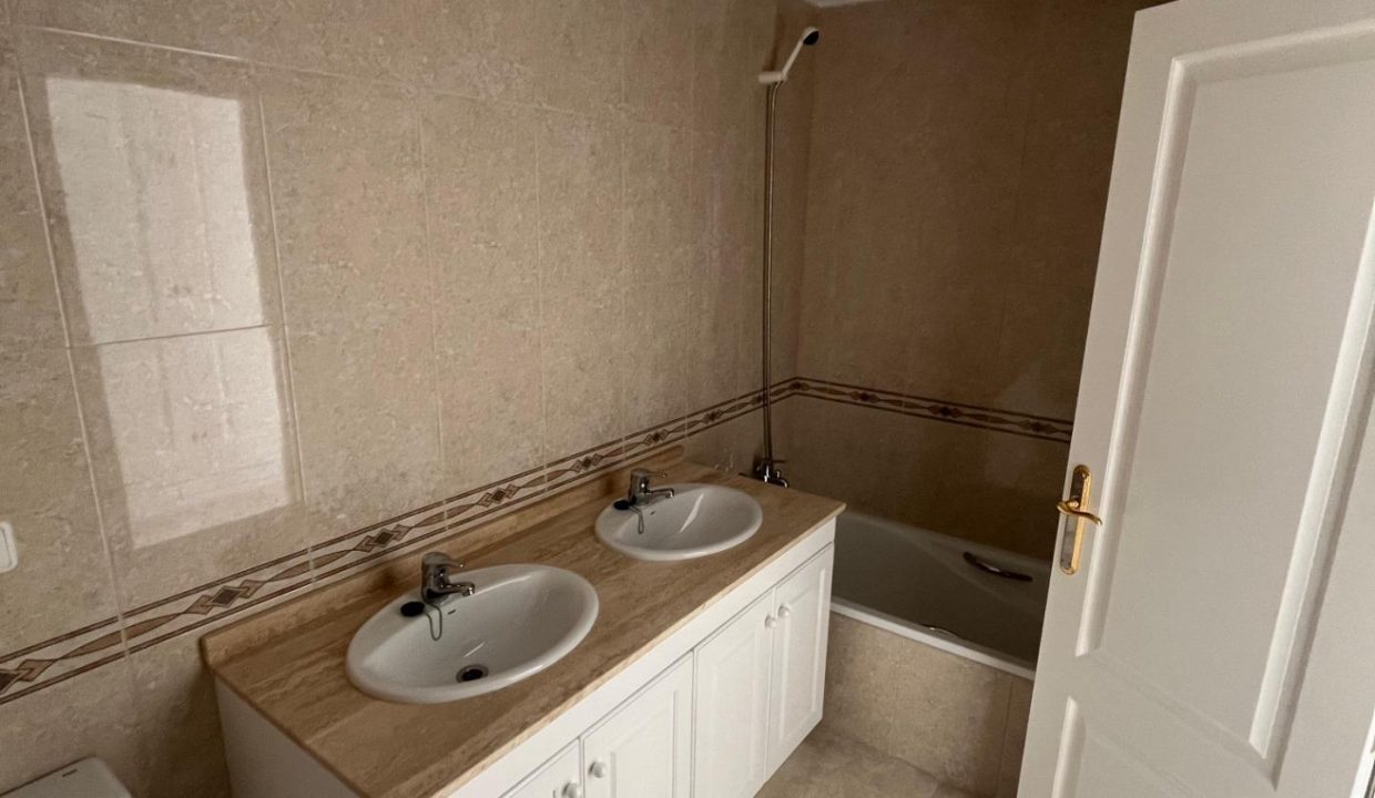 Продажа готовых апартаментов с ключом в Ломас-де-Кампоамор, Ориуэла Коста