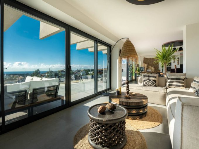 Promoción Apartamento con un luminoso interiorismo boho, obra nueva en Estepona (Revista)