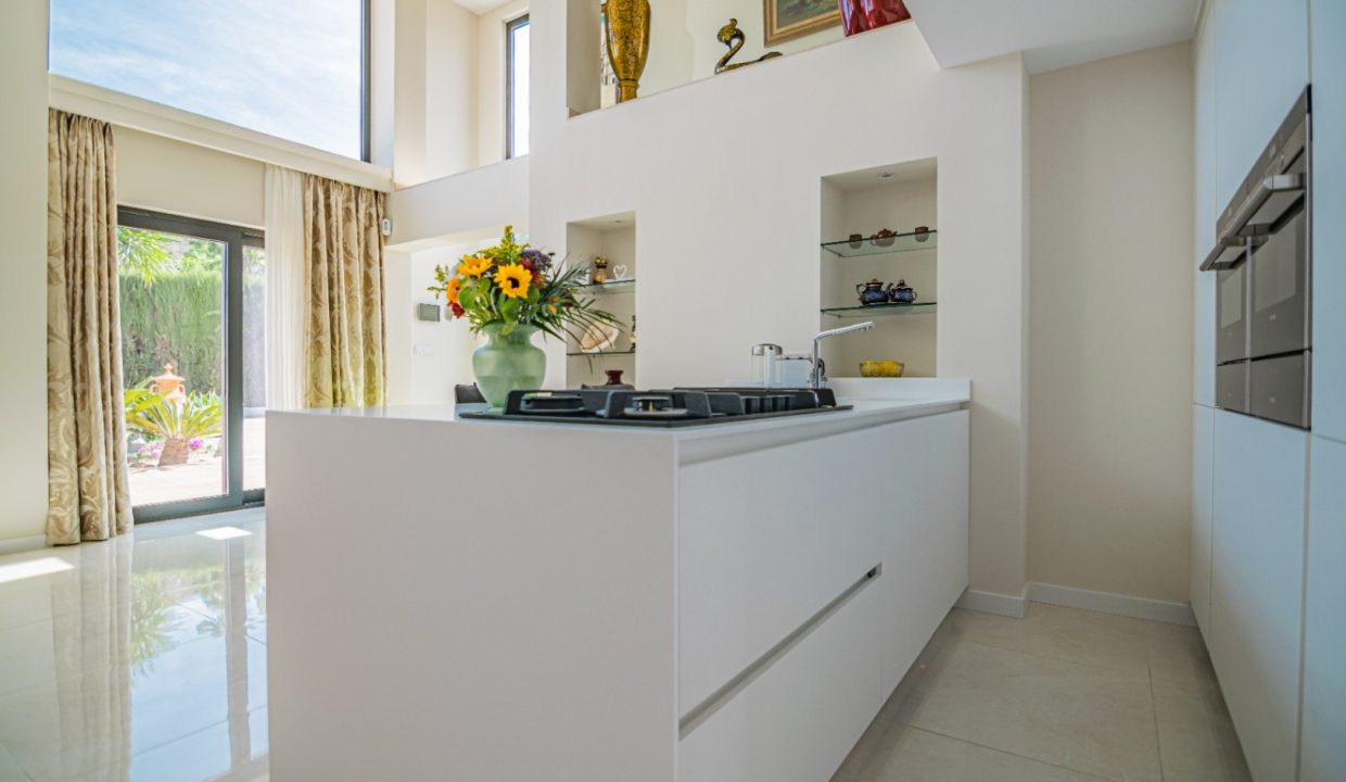 Promoción Villa con maravilloso jardín, obra nueva en l'Albir (Revista)