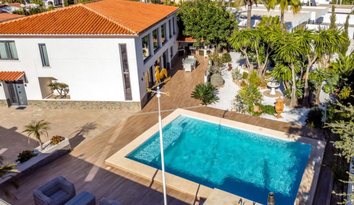 Promoción Villa con maravilloso jardín, obra nueva en l'Albir (Revista)