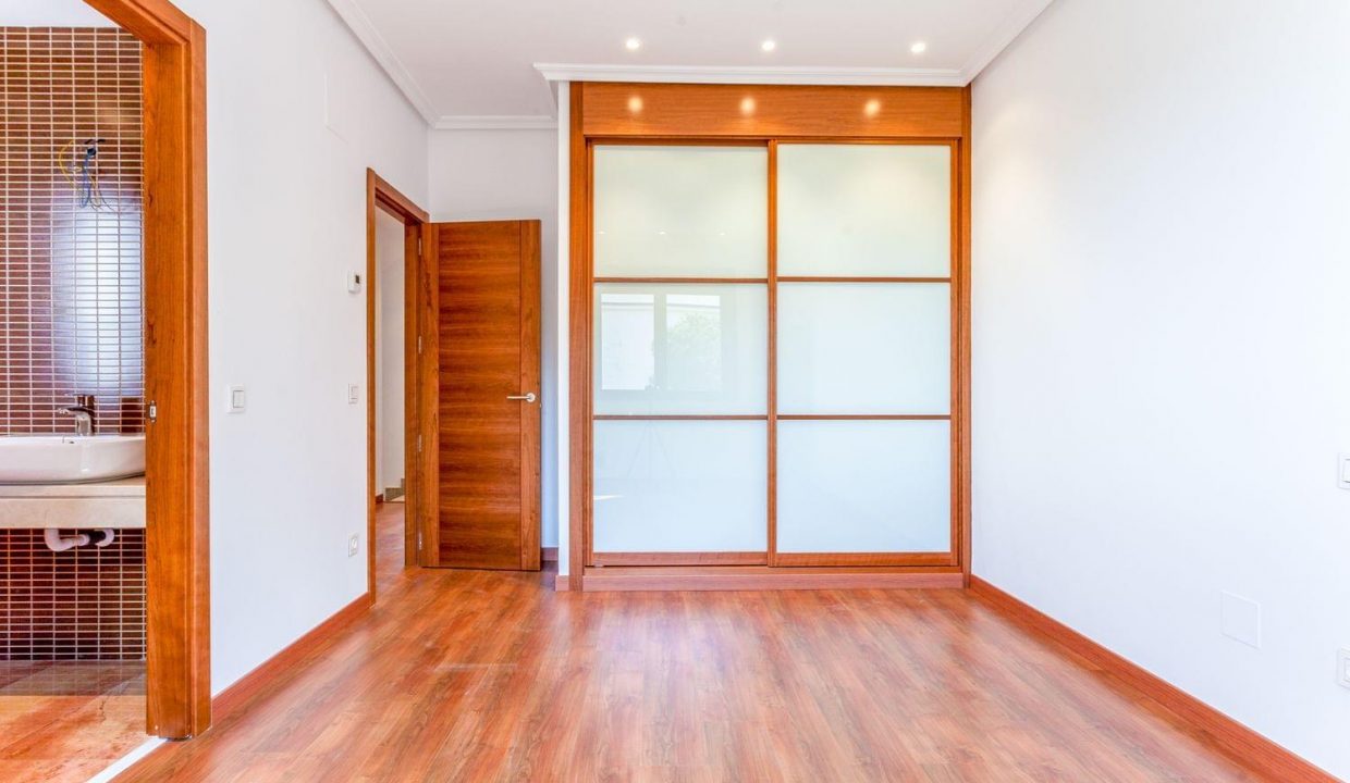 Promoción Chalets independientes en Av Comunidad de Madrid, Torrelodones (Madrid), obra nueva en Torrelodones Colonia (Revista)
