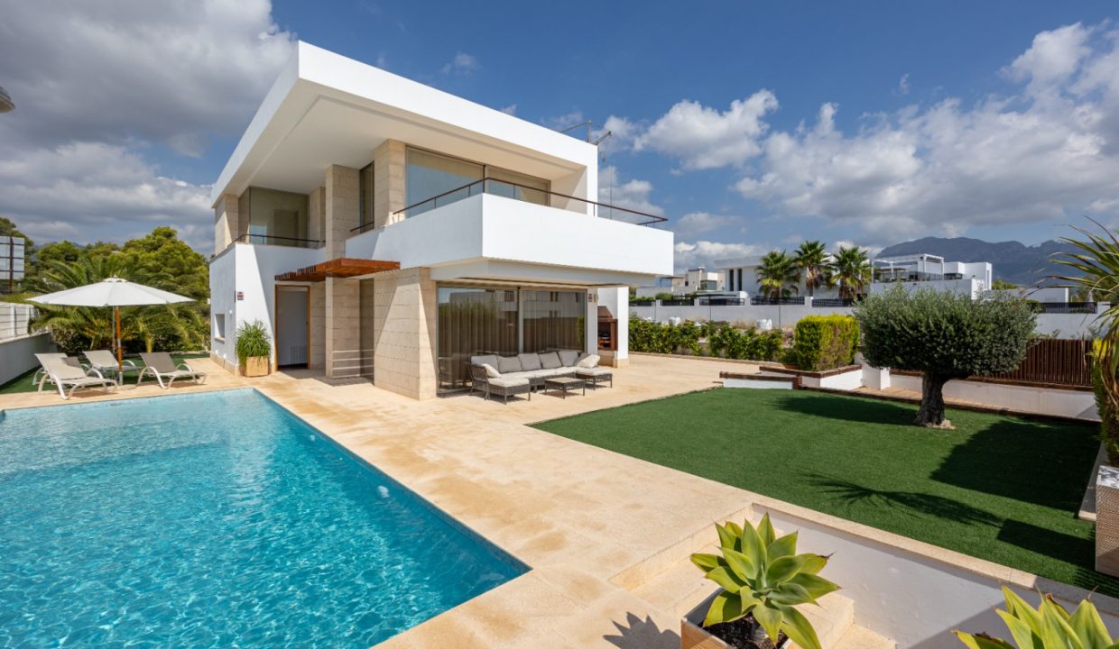 Promoción Villa con irradia elegancia y lujo moder, obra nueva en La Nucía (Revista)