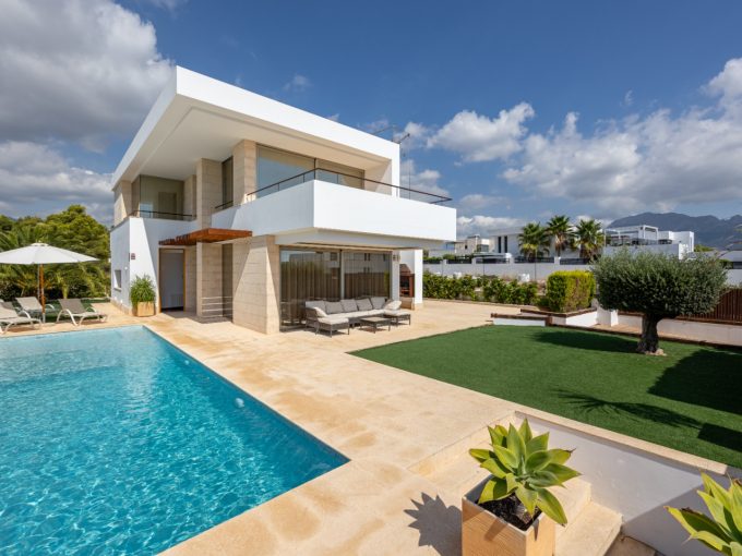 Promoción Villa con irradia elegancia y lujo moder, obra nueva en La Nucía (Revista)