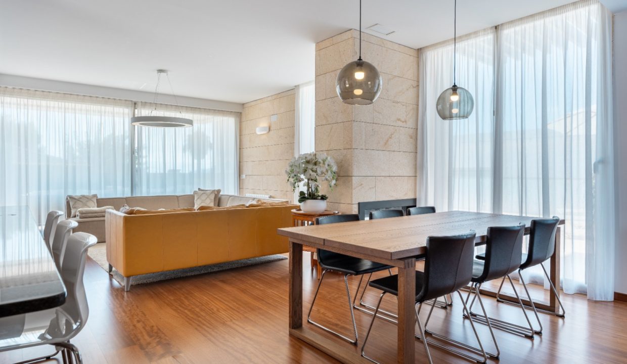 Promoción Villa con irradia elegancia y lujo moder, obra nueva en La Nucía (Revista)