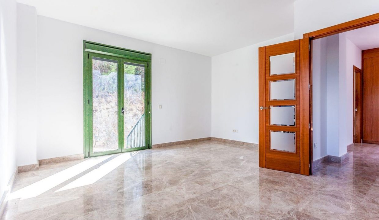 Promoción Chalets independientes en Av Comunidad de Madrid, Torrelodones (Madrid), obra nueva en Torrelodones Colonia (Revista)