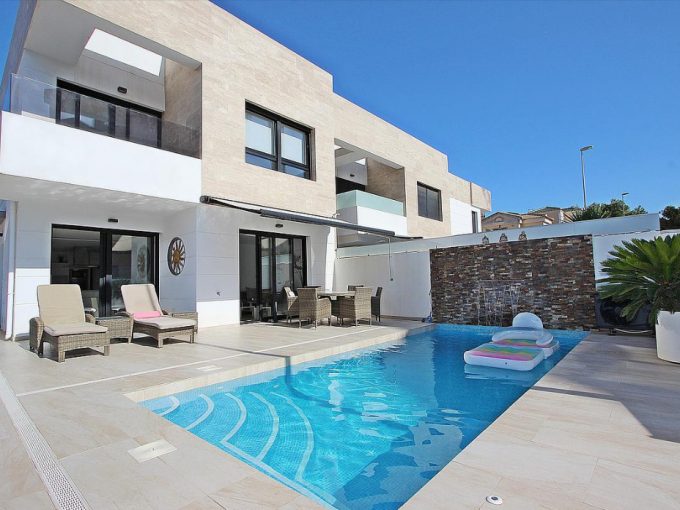 Promoción Residencial Villas Alejandra III, obra nueva en Pilar de la Horadada (Revista)