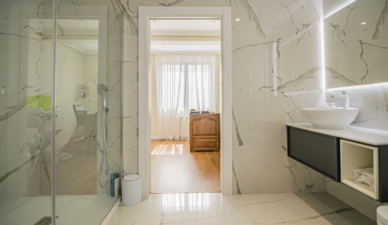 Promoción Villa con maravilloso jardín, obra nueva en l'Albir (Revista)