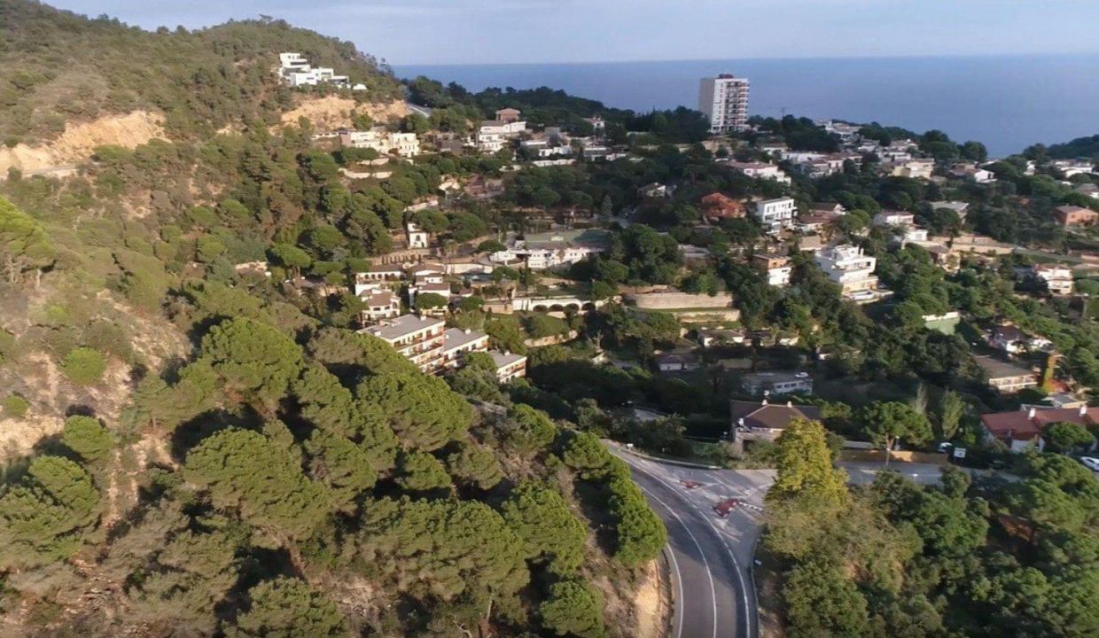 Promoción Urbanización Font de Sant Llorenç, obra nueva en Canyelles (Revista)