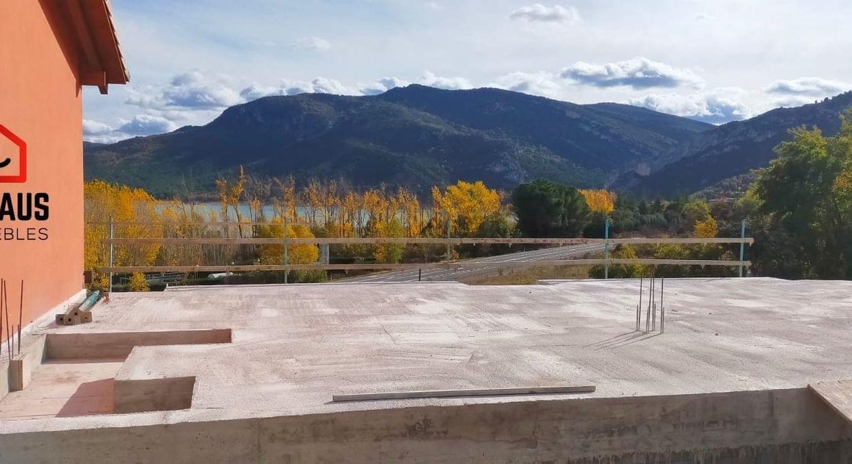Promoción Lago de Barasona, Prepirineo Aragones, obra nueva en Lago de Barasona (Revista)