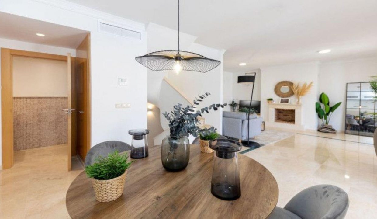 Promoción Casares Hills, obra nueva en Casares (Revista)