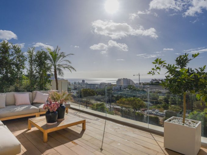 Promoción Ático de lujo con vistas panorámicas, obra nueva en Estepona (Revista)