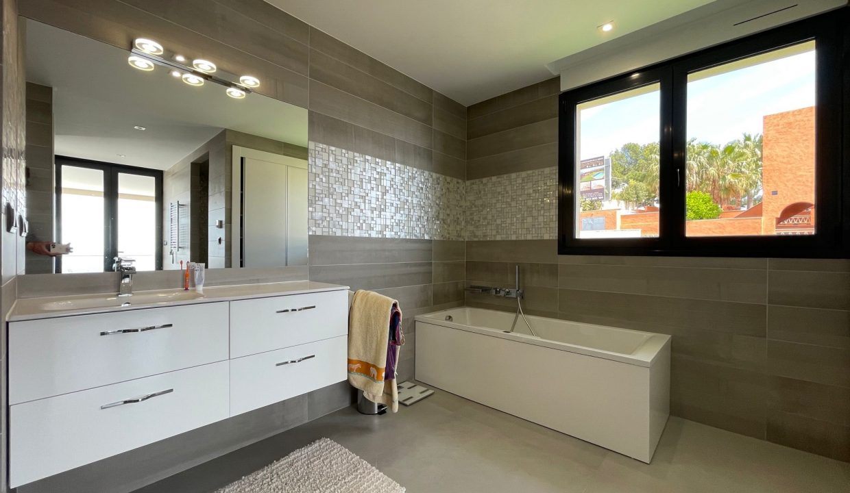 Promoción Excepcional villa de estilo moderno, obra nueva en Altea (Revista)