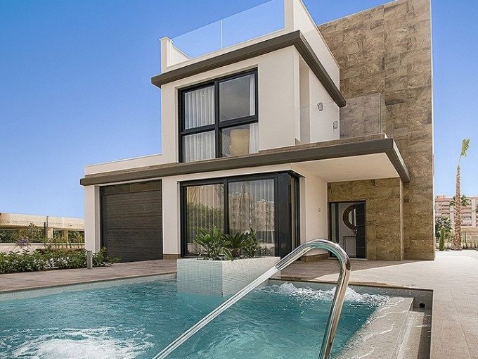 НОВАЯ ПОСТРОЕННАЯ ВИЛЛА В ORIHUELA COSTA (CAMPOAMOR)