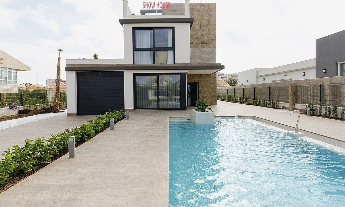 НОВАЯ ПОСТРОЕННАЯ ВИЛЛА В ORIHUELA COSTA (CAMPOAMOR)