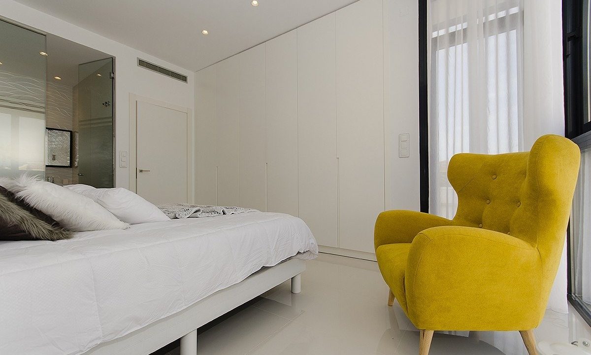 НОВАЯ ПОСТРОЕННАЯ ВИЛЛА В ORIHUELA COSTA (CAMPOAMOR)