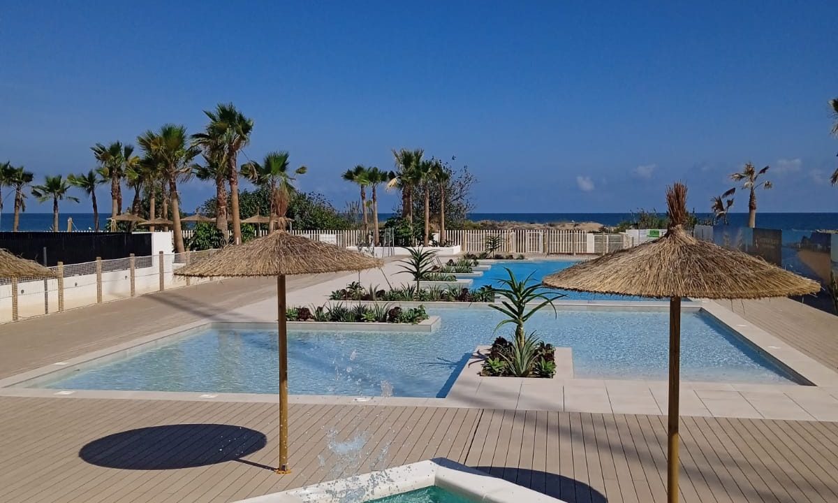 Promoción Residencial L´Estanyo Villa Romana, obra nueva en Denia (Revista)