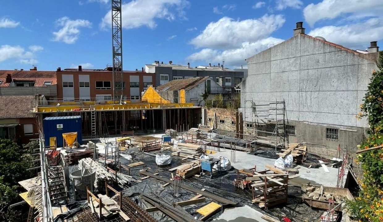 Promoción Edificio Montecelo, obra nueva en O Santo Cura de Ars (Revista)