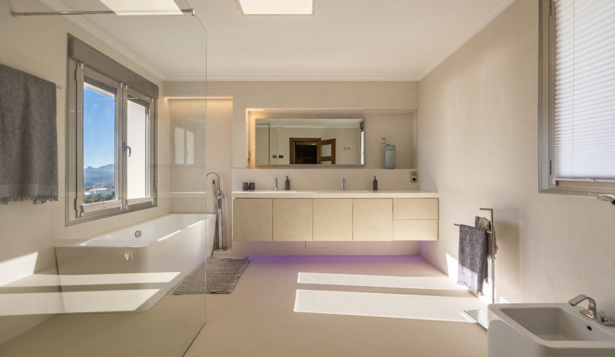 Promoción Villa con imponentes vistas a la bahía, obra nueva en Altea (Revista)