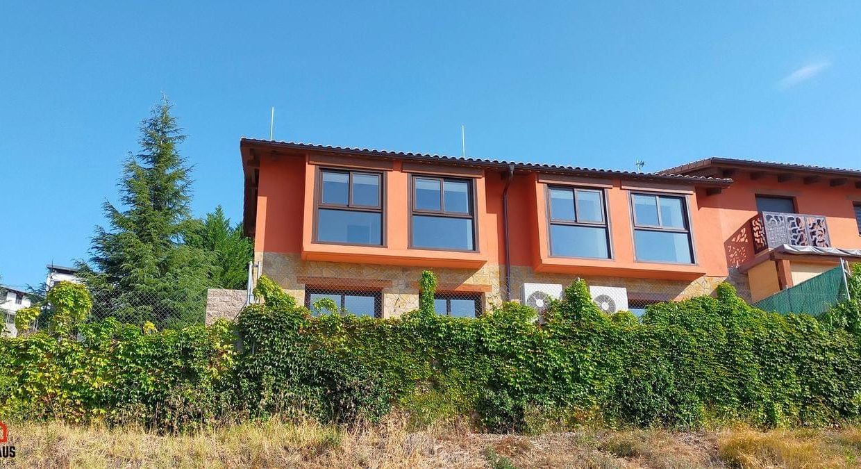 Promoción Lago de Barasona, Prepirineo Aragones, obra nueva en Lago de Barasona (Revista)