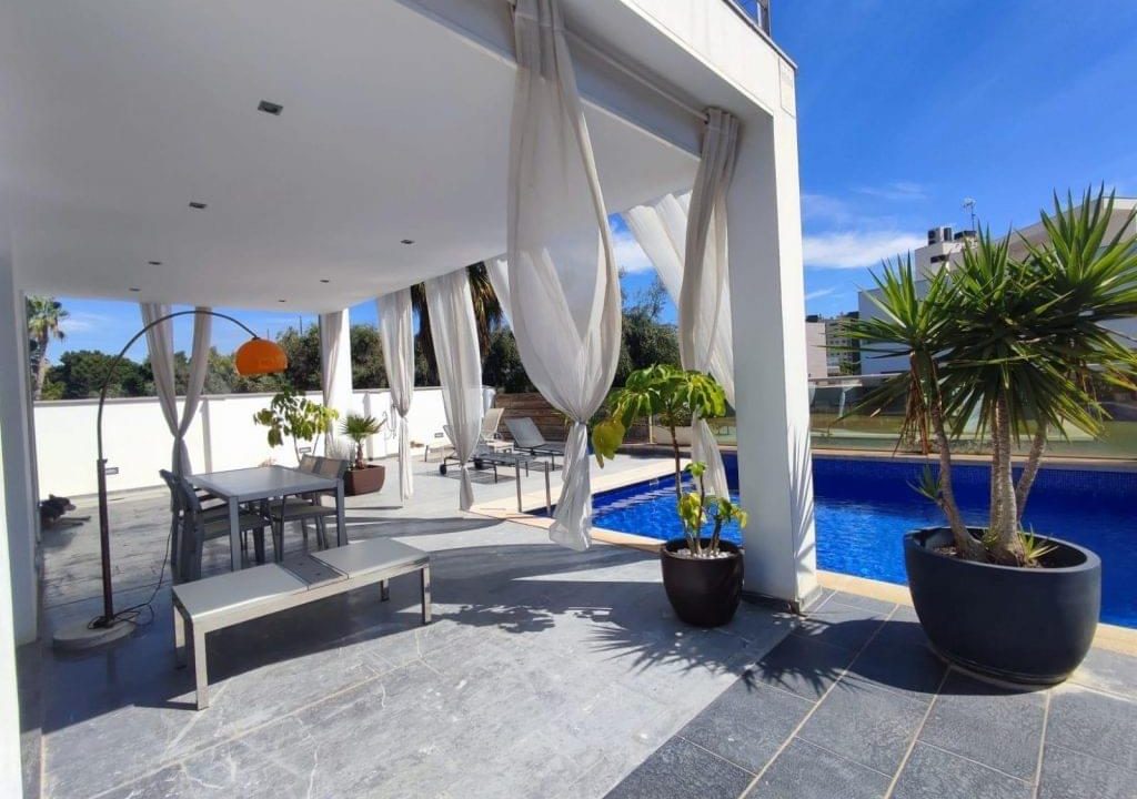 Promoción Moderna villa independiente, obra nueva en Benidorm (Revista)