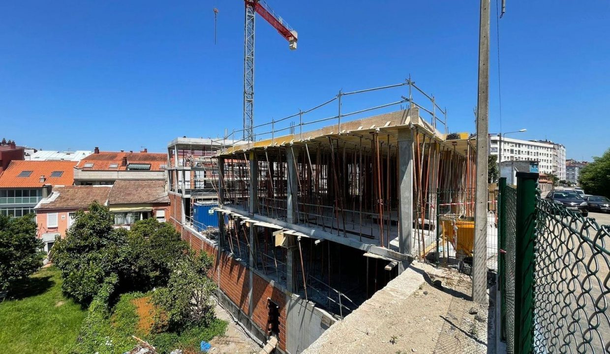 Promoción Edificio Montecelo, obra nueva en O Santo Cura de Ars (Revista)