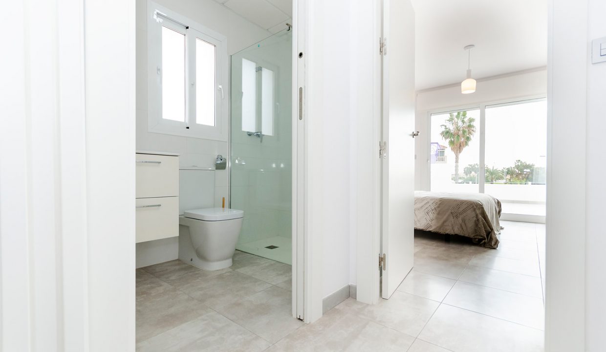 Promoción LAGUNA ROSA VILLAS, obra nueva en Torrevieja (Revista)
