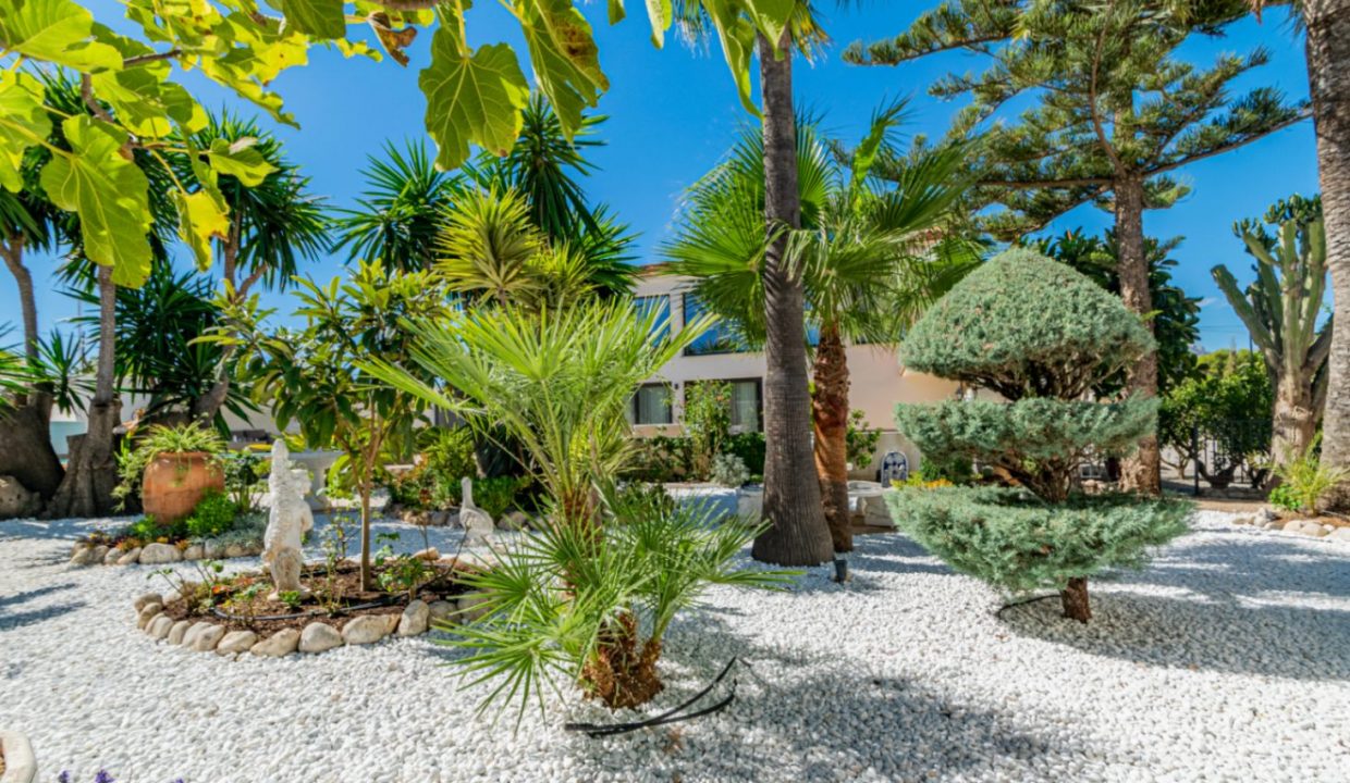 Promoción Villa con maravilloso jardín, obra nueva en l'Albir (Revista)