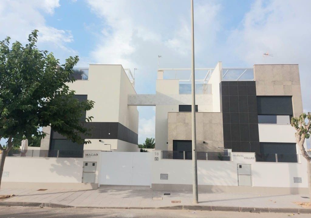 Promoción Villa lista para entrar a vivir, obra nueva en Pilar de la Horadada (Revista)