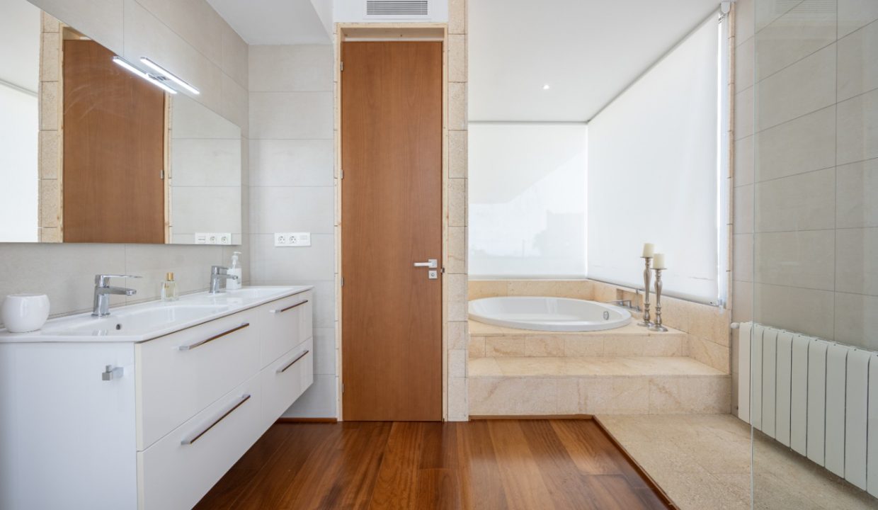 Promoción Villa con irradia elegancia y lujo moder, obra nueva en La Nucía (Revista)