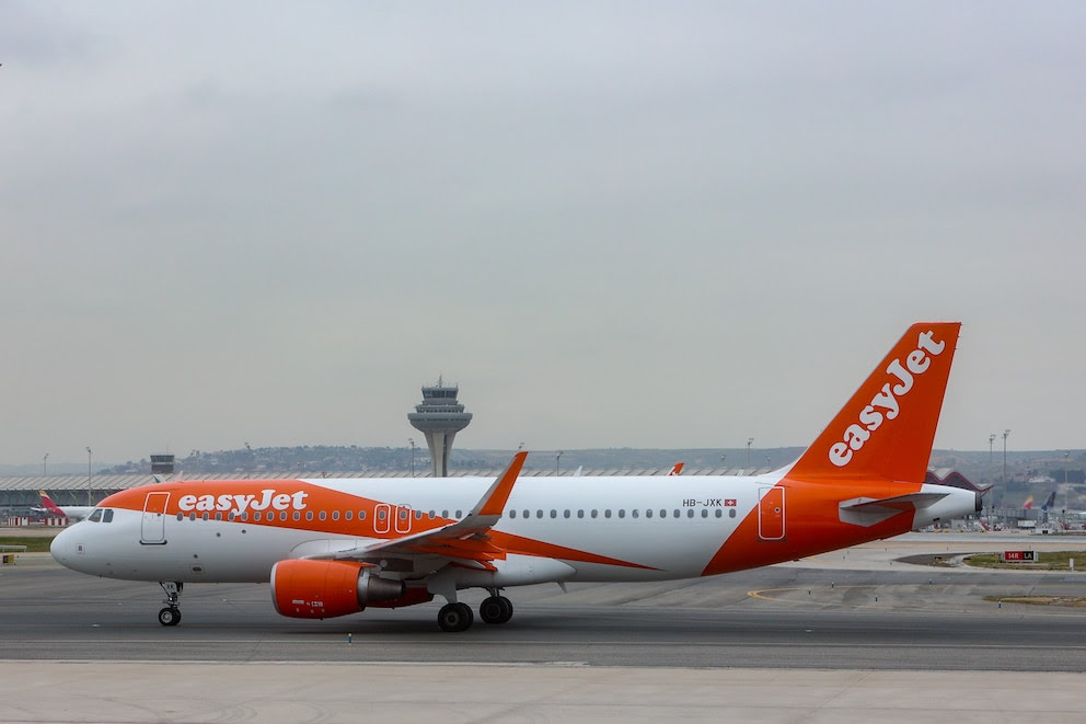 Бортпроводники EasyJet продолжают забастовку