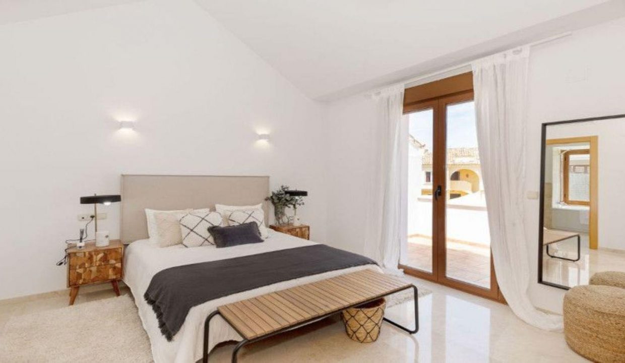 Promoción Casares Hills, obra nueva en Casares (Revista)