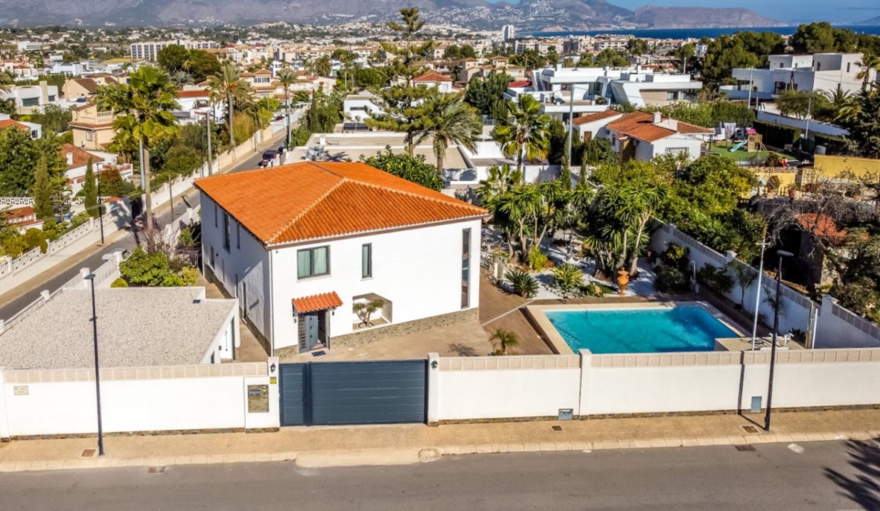 Promoción Villa con maravilloso jardín, obra nueva en l'Albir (Revista)