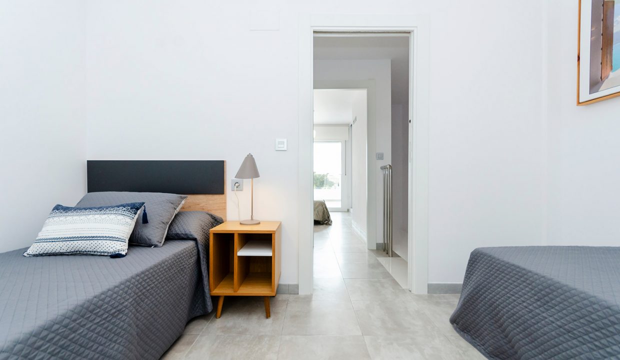 Promoción LAGUNA ROSA VILLAS, obra nueva en Torrevieja (Revista)