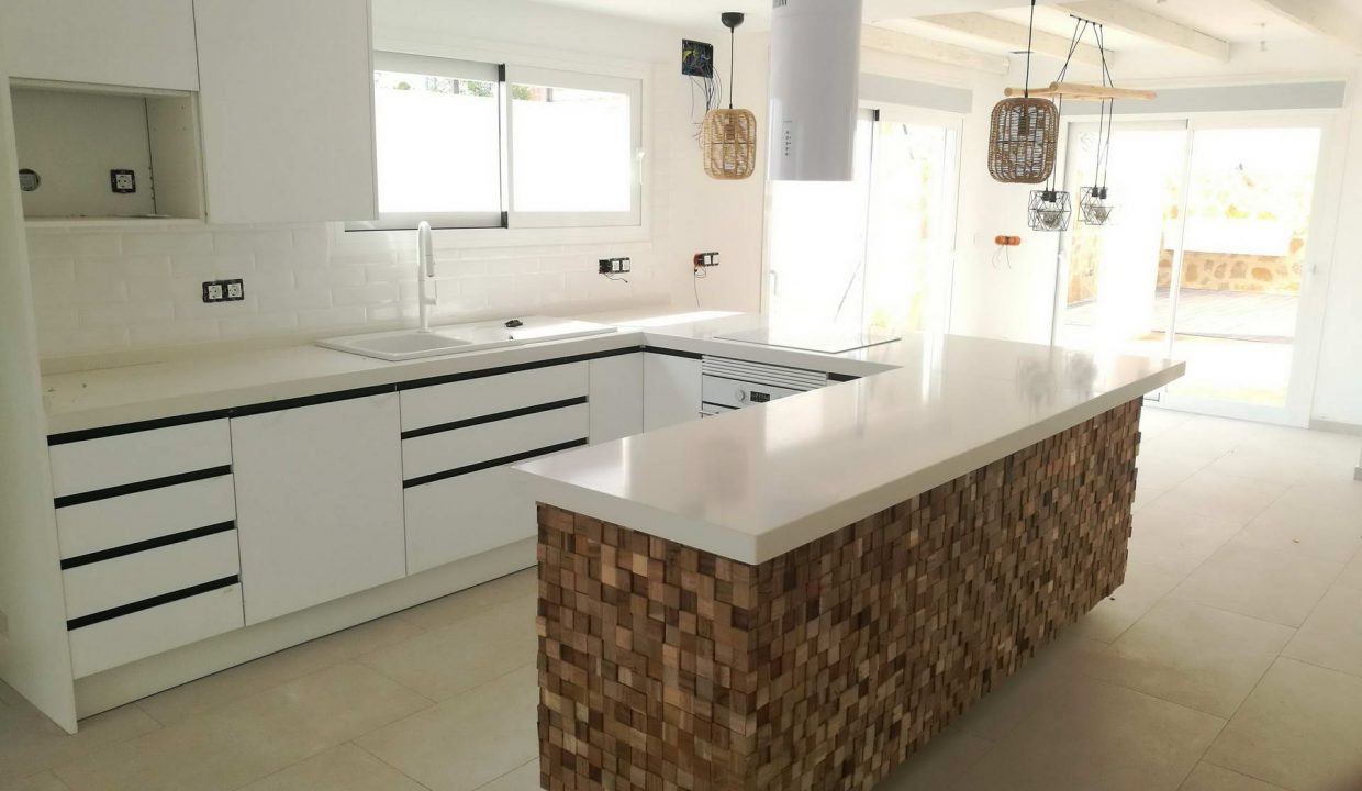 Promoción Encantadora residencia de estilo ibicenco, obra nueva en Chirles (Revista)
