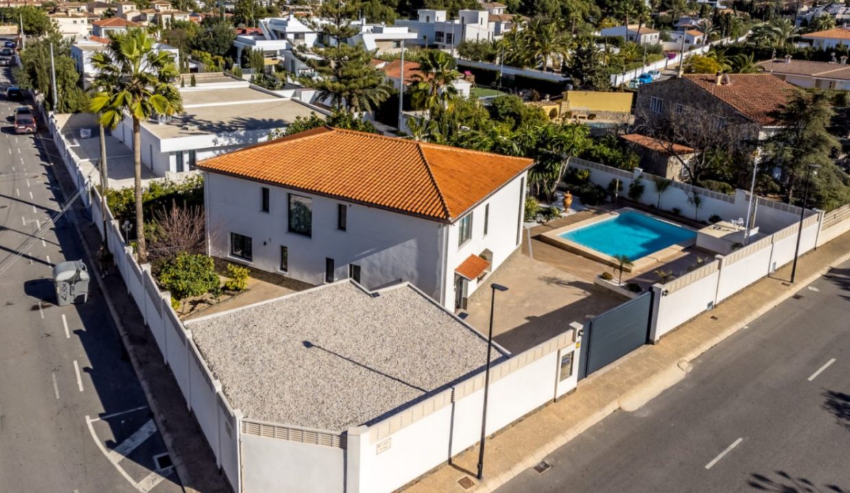 Promoción Villa con maravilloso jardín, obra nueva en l'Albir (Revista)