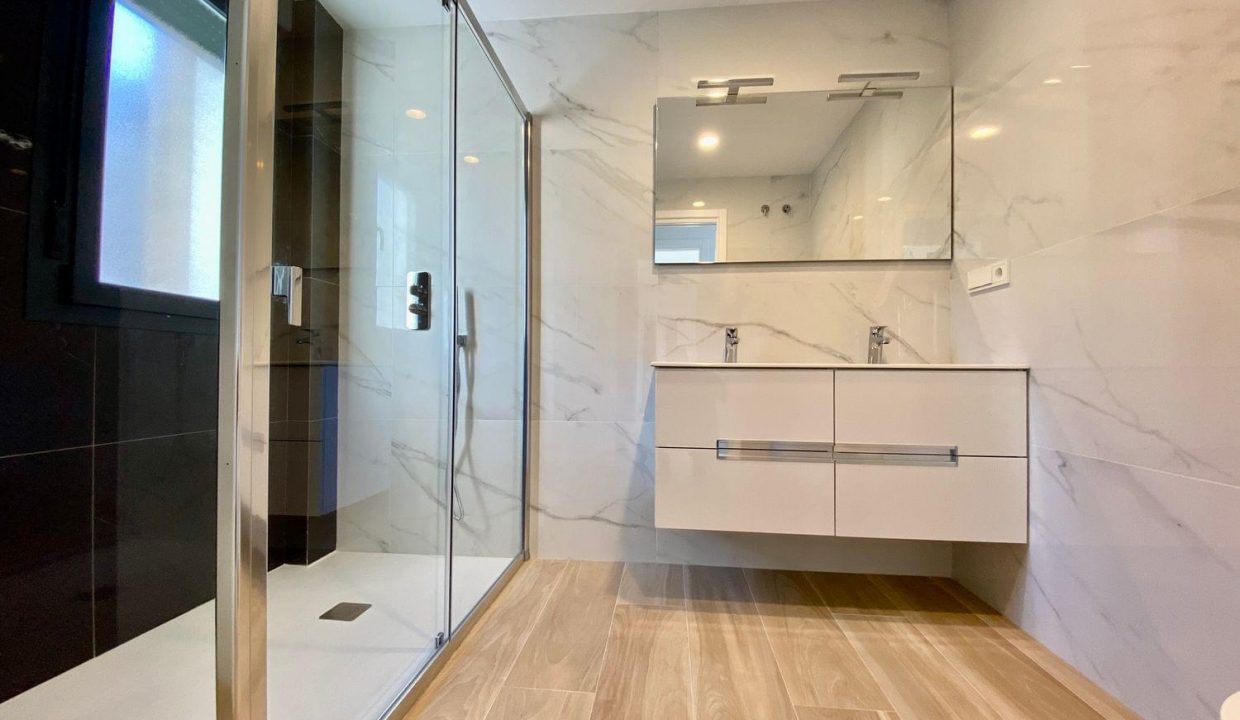 Promoción Urb. Valdemar, obra nueva en La Herradura (Revista)