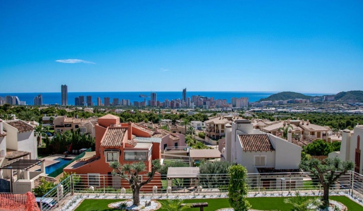 Promoción Villas Montroyal Fase III, obra nueva en Finestrat (Revista)
