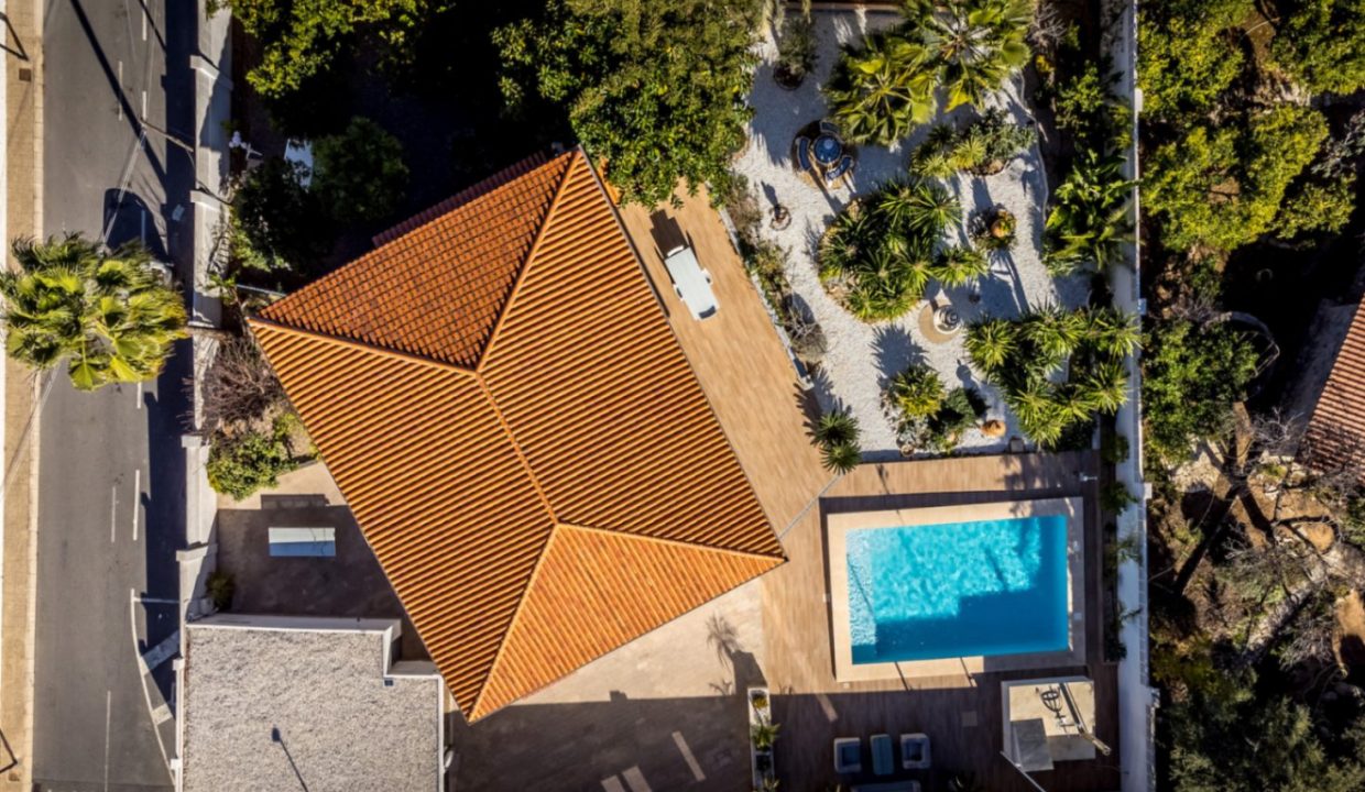 Promoción Villa con maravilloso jardín, obra nueva en l'Albir (Revista)