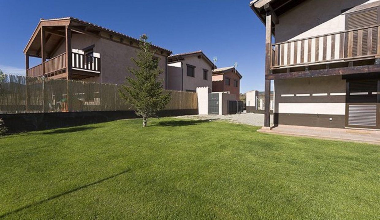 Promoción Los Llanos, obra nueva en Albarracín (Revista)