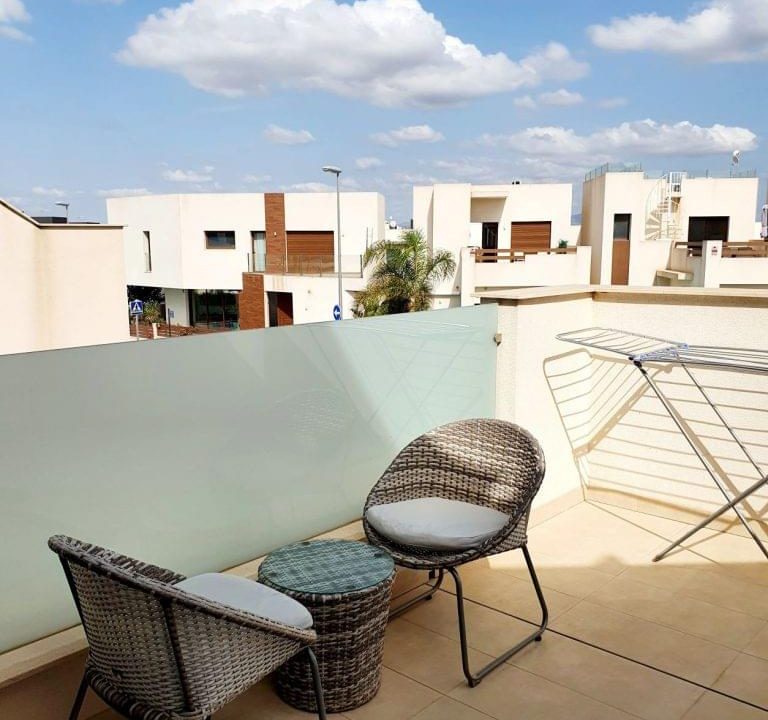 Promoción Magnifico chalet con solárium, obra nueva en Benijófar (Revista)