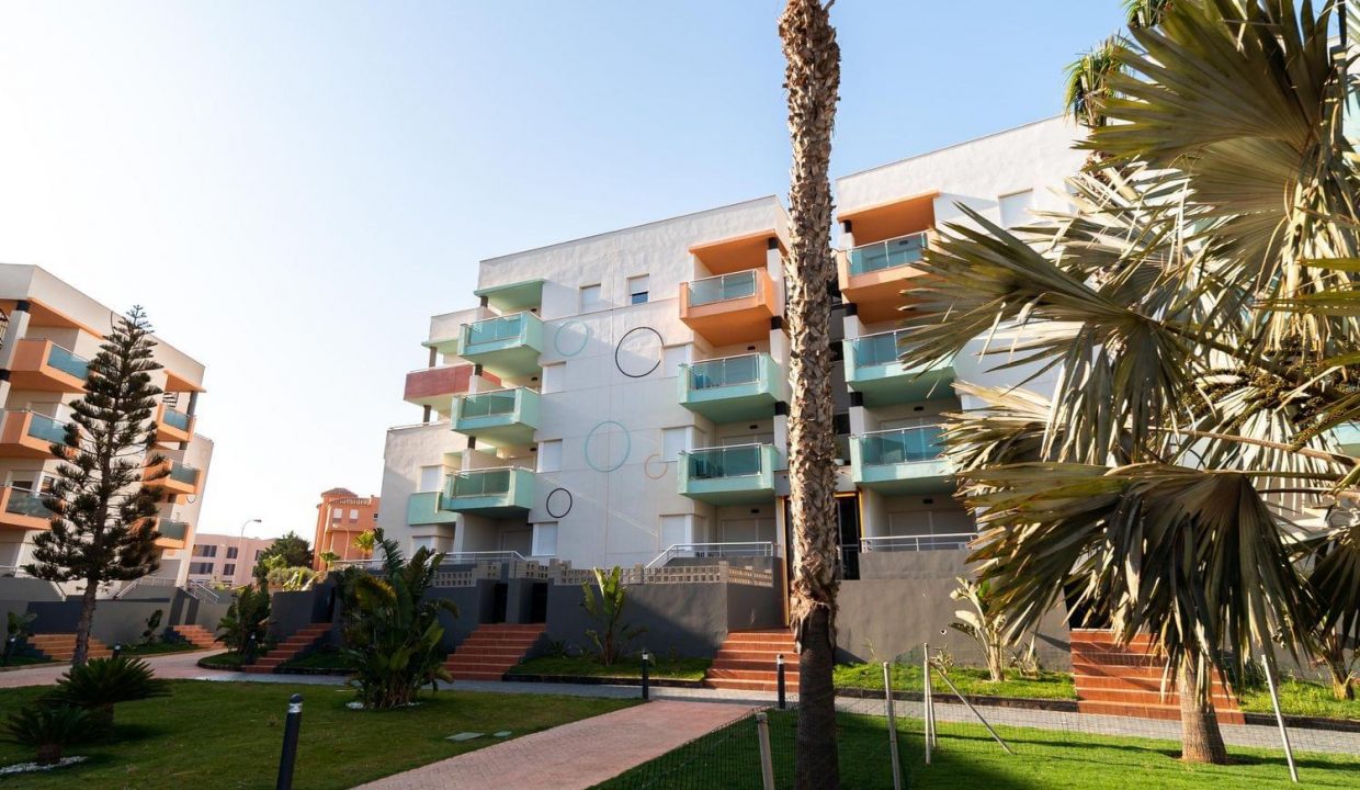 Promoción Palm Beach Golf Almerilmar, obra nueva en Almerimar (Revista)