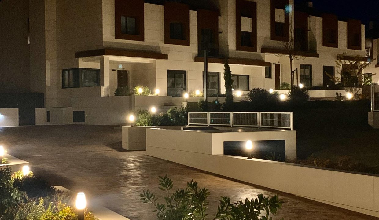 Promoción Villas del Mirabal 3, obra nueva en Boadilla del Monte (Revista)