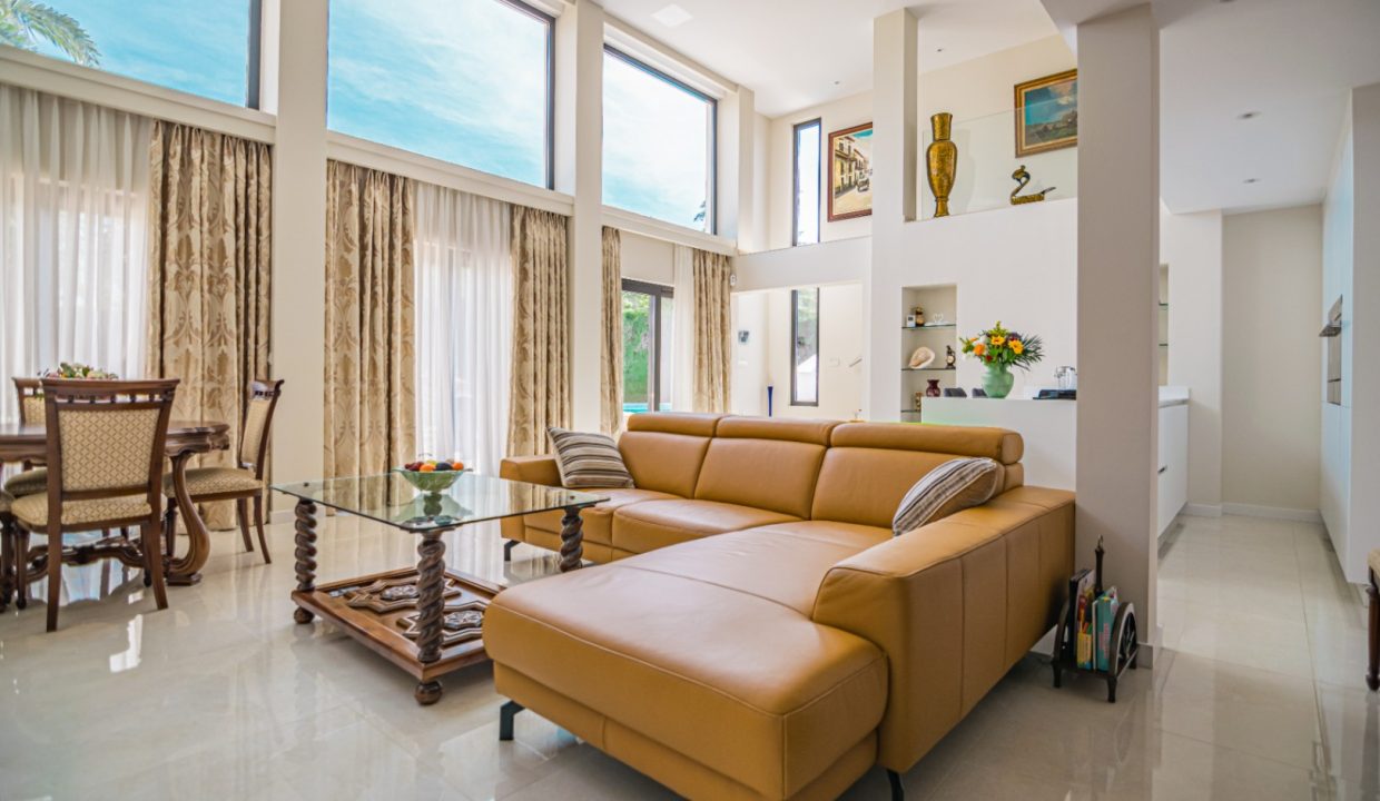 Promoción Villa con maravilloso jardín, obra nueva en l'Albir (Revista)